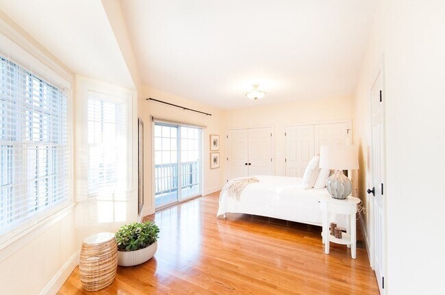 Foto del edificio - 402 E 3rd St