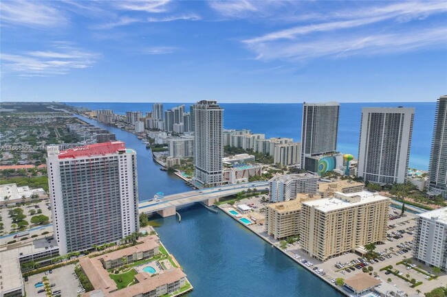 Foto del edificio - 2600 E Hallandale Beach Blvd