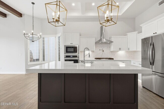 Foto del edificio - 219 Emerald Brass