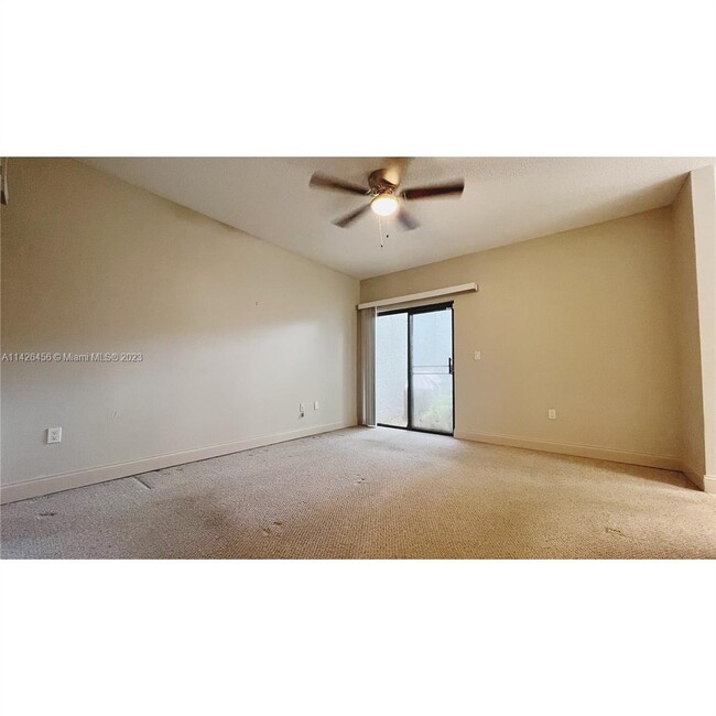 Building Photo - 1000 Winderley Pl