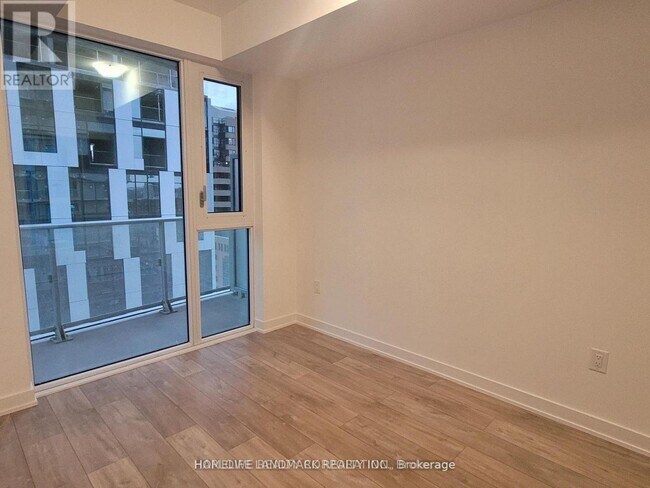 Photo du bâtiment - 100 Dalhousie St