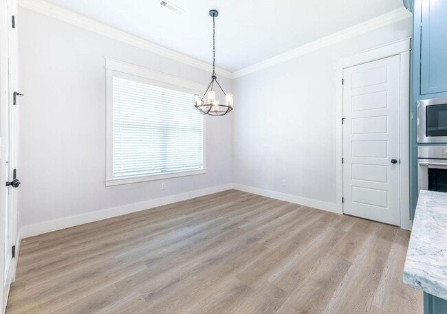 Building Photo - 714 King Arthur Dr