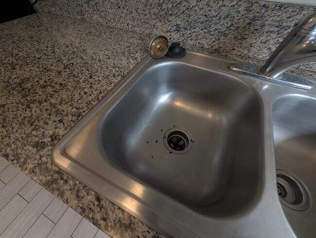 Foto del edificio - 4150 Hillcrest Dr