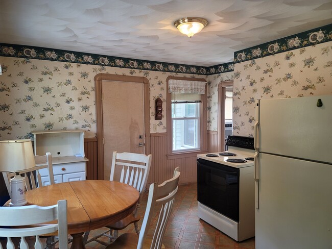 Building Photo - 91 Kilmer Ave