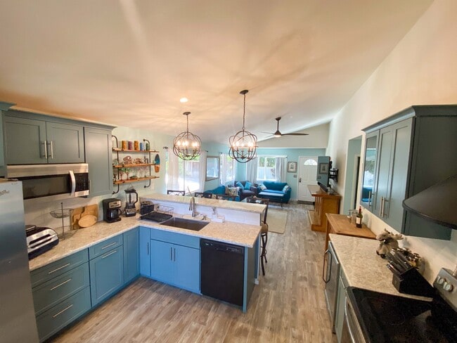 Foto del edificio - 800 Mahealani Pl