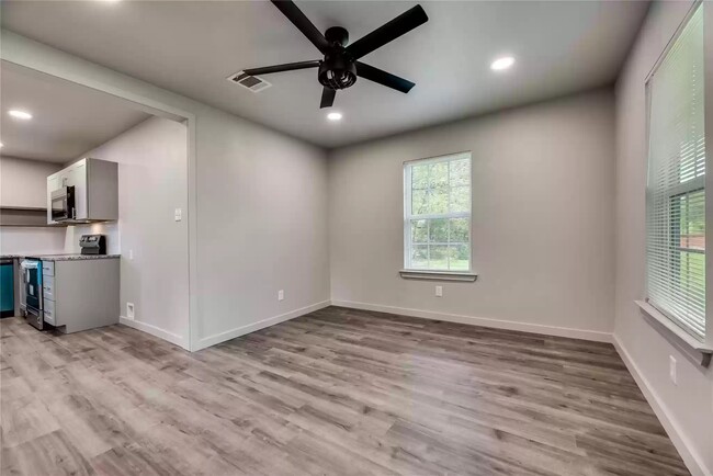 Modern fixtures, low maintenance flooring, neutral paint! - 328 S Main St