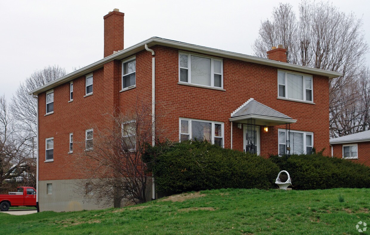Primary Photo - 130 Center St