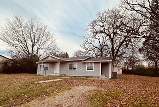 Building Photo - 205 12th St