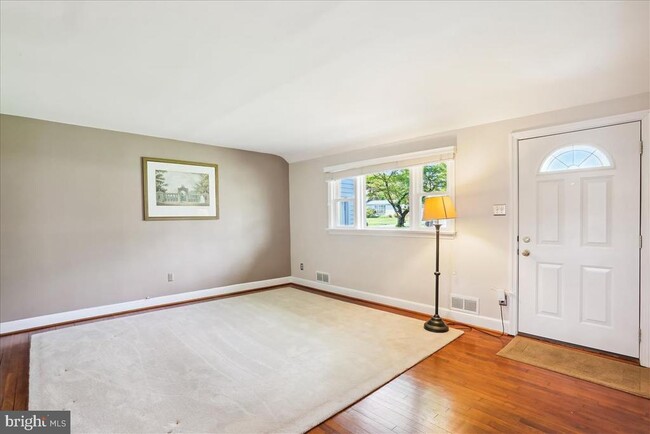 Building Photo - 1806 Arcola Ave