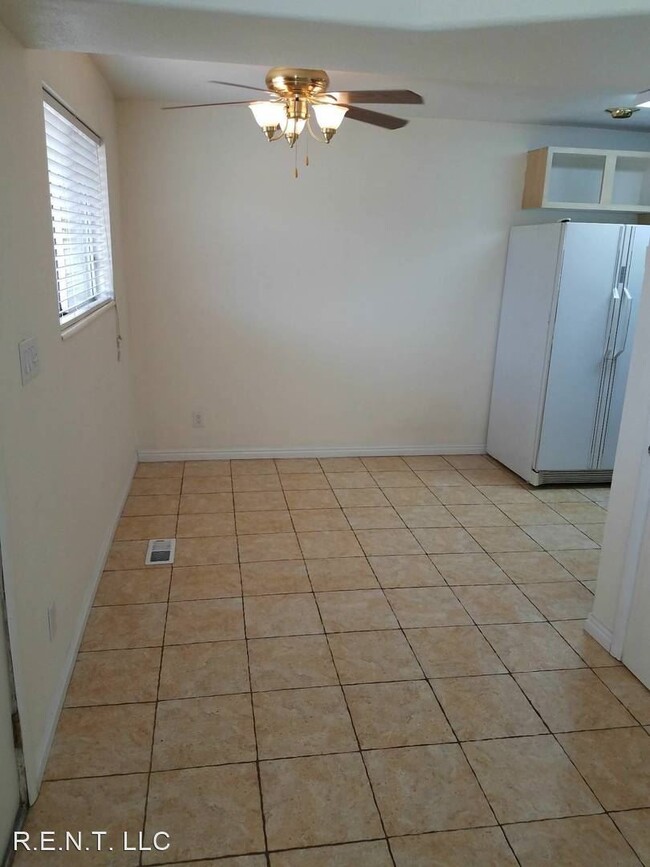 Building Photo - 3 br, 1 bath Apartment - 735 W Carter Dr.