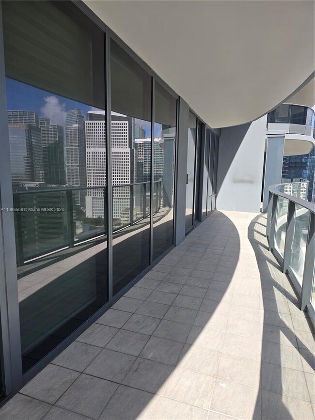 Building Photo - 1000 Brickell Plaza