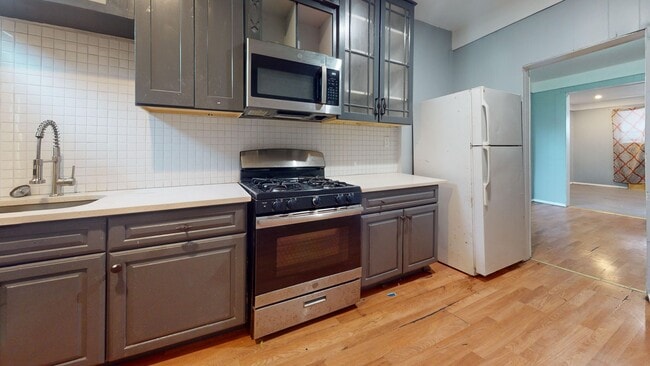 Building Photo - 3 Bedroom House with PHA voucher( 2- 3Br )