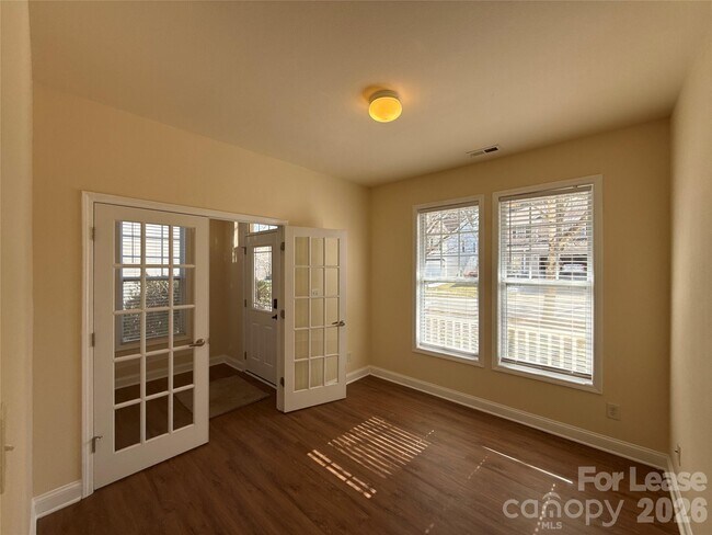 Building Photo - 10082 Paisley Dr