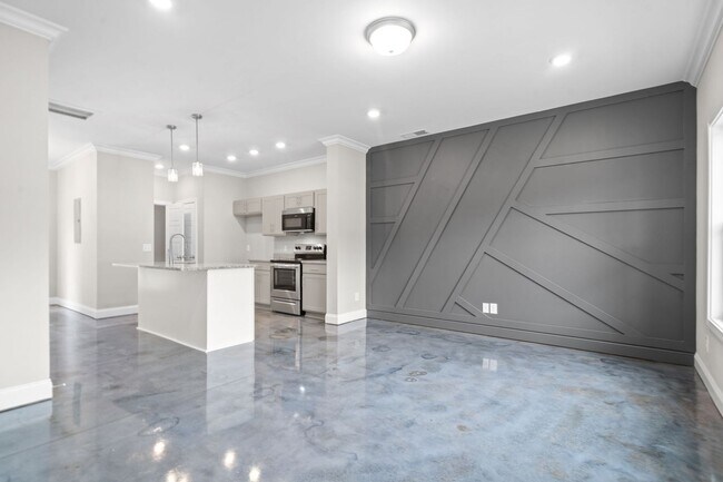 Building Photo - 804 Lynes St