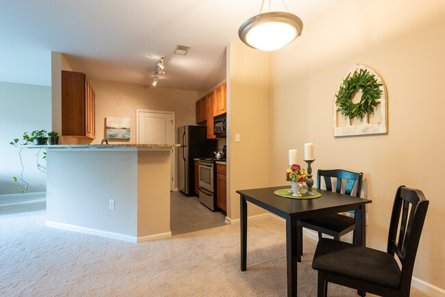 Building Photo - 735 Walker Sq