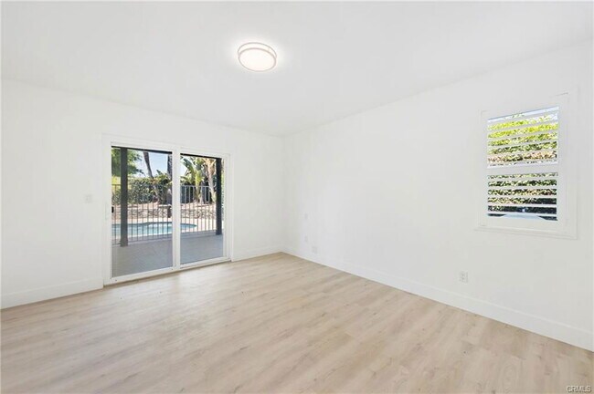 Foto del edificio - 1459 W James Way