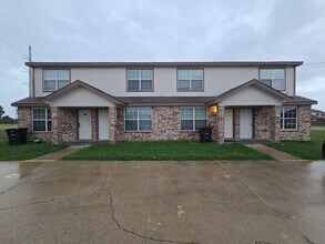 Building Photo - 2805 Kerrville Ct