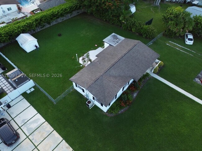 Building Photo - 18608 SW 93rd Pl