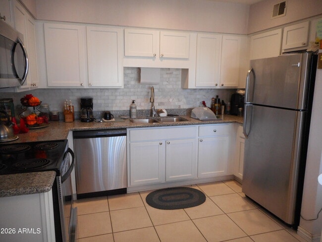 Foto del edificio - 6805 E 2nd St