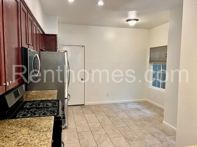Foto del edificio - 10960 Creekbridge Pl