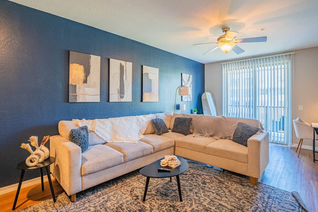 Foto principal - 1275 E University Dr