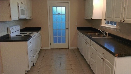Kitchen - 3806 Dorsey Ave