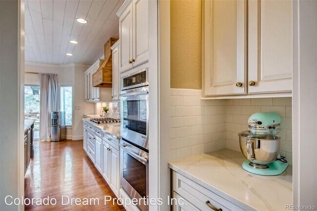 Building Photo - 5 br, 4 bath House - 244 Cheney Place