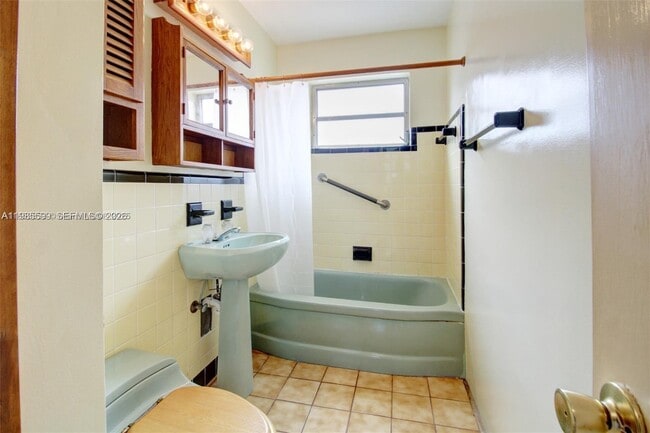 Building Photo - 10250 Caribbean Blvd