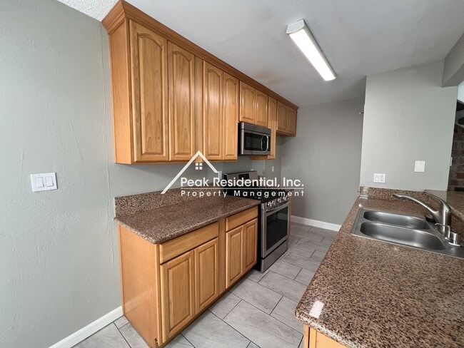 Foto del edificio - A Very Nice 2bd/1ba Citrus Heights Condo with Garage