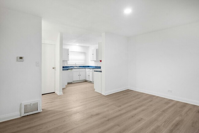 Building Photo - 14608 Alder Ave