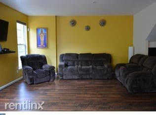 Building Photo - 3 br, 2.5 bath Townhome - 518 Mockingbird Way