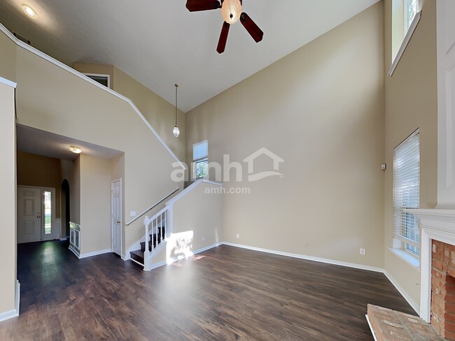 Foto del edificio - 1530 Parkcrest Ln