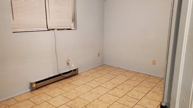 Building Photo - 207 Pleasant Ave