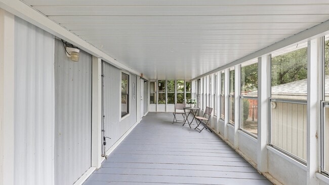 Building Photo - 215 Spanish Oak Dr