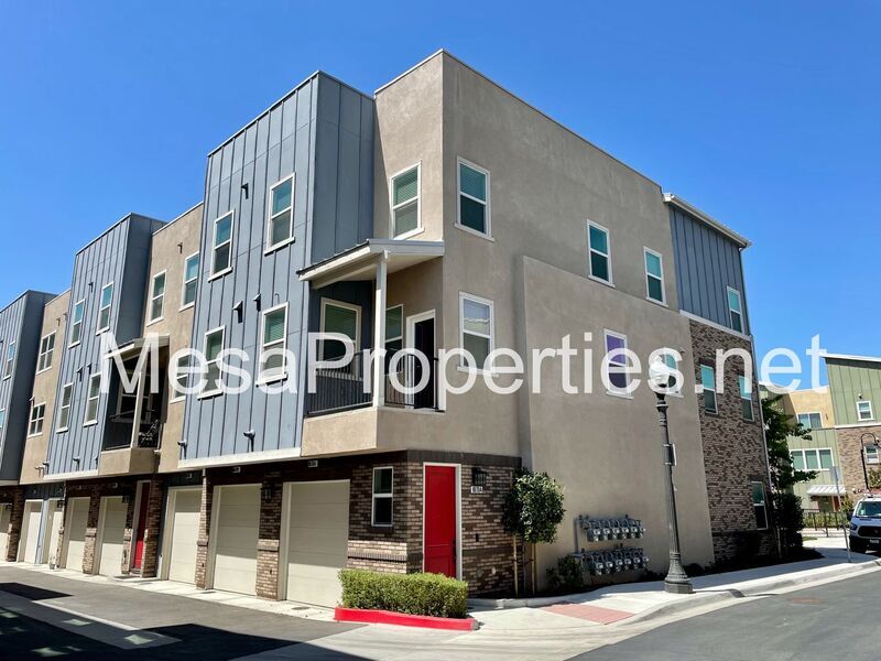 Primary Photo - 8870 Camphor Ave