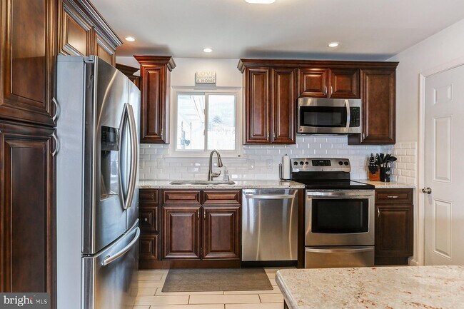 Building Photo - 104 Gales Ferry Ct