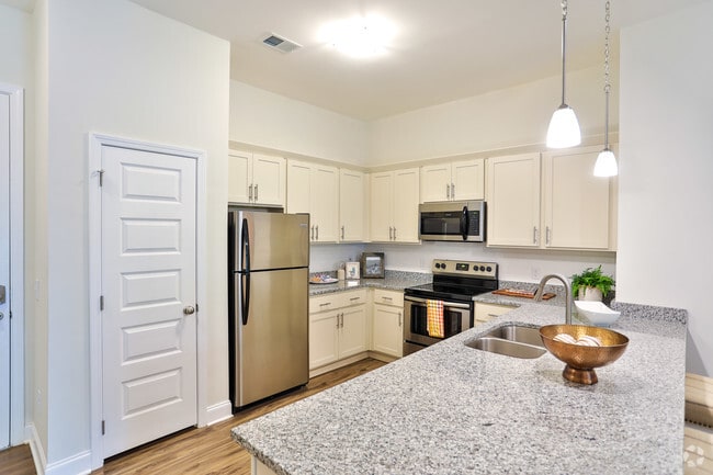 2BR, 2BA - Lexington - Lodge at Lake Wylie