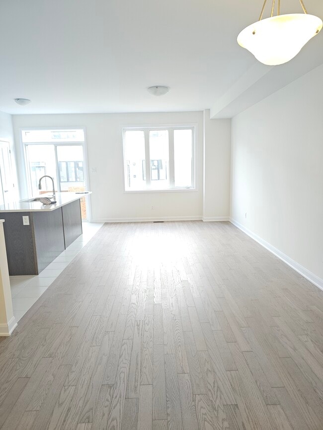 Building Photo - 924 Athenry Crt