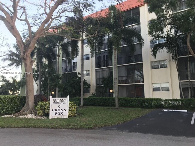 Foto del edificio - 5300 NE 24th Terrace