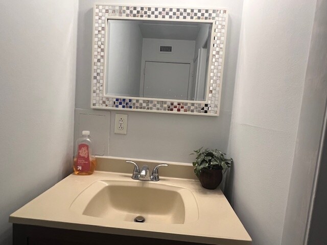 Foto del edificio - 3210 Orleans Dr