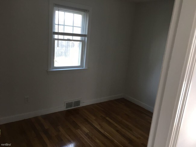 Foto del edificio - 5 Harbor View Rd