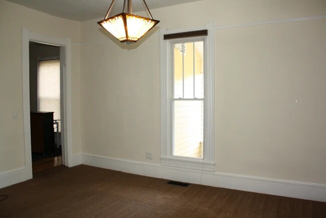 Foto del edificio - 311 E Cottage Grove Ave