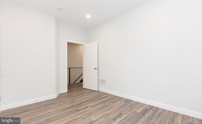 Building Photo - 1265 N Newkirk St