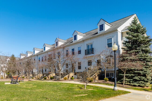 Entrances - Nielsen Square