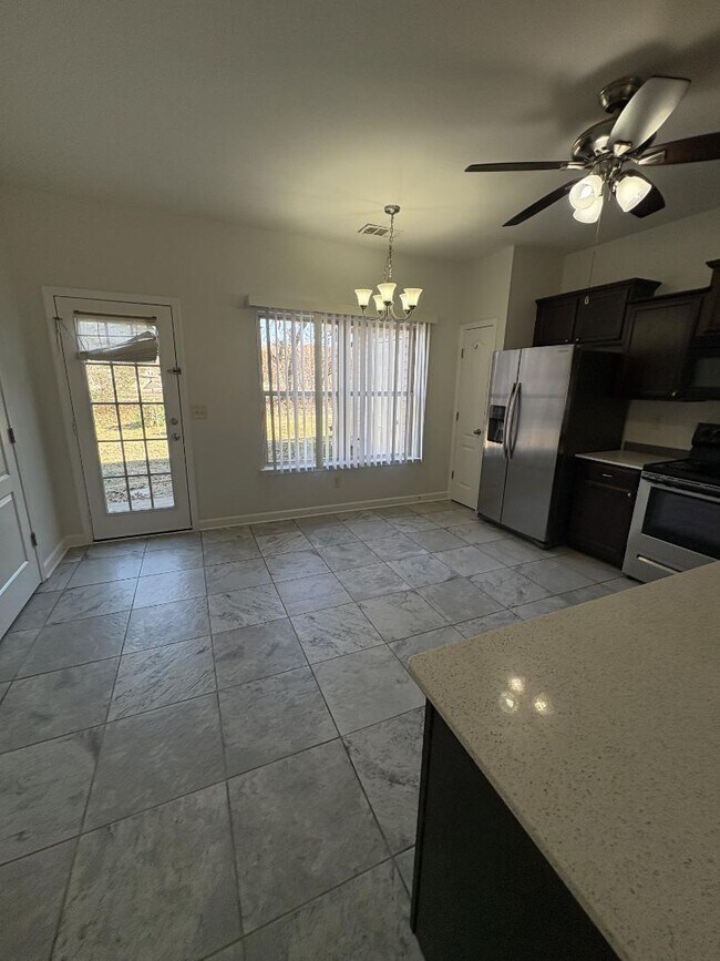 Foto del edificio - 735 Tulip Grove Rd