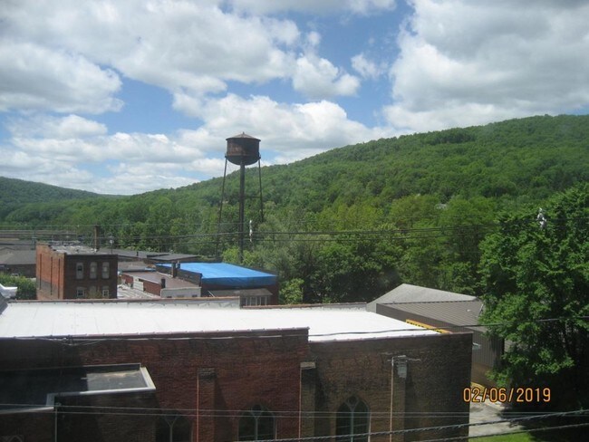 Building Photo - 216 E Main St