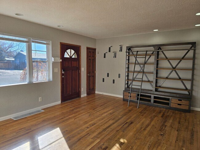 Foto del edificio - Pet Friendly & Steps Away From Idlewild Park and River!