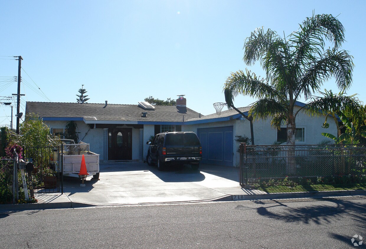 Primary Photo - 718-720 Lemar Ave