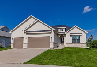 Building Photo - 5901 NE Sherman Dr