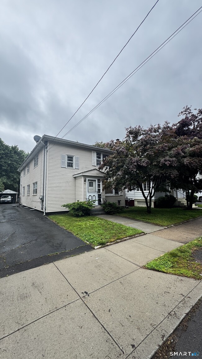 Building Photo - 156 Putnam Ave